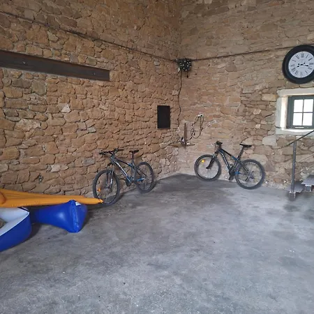 Chez Vero D'hotes & Maison En Pierre Contemporaine ゲストハウス