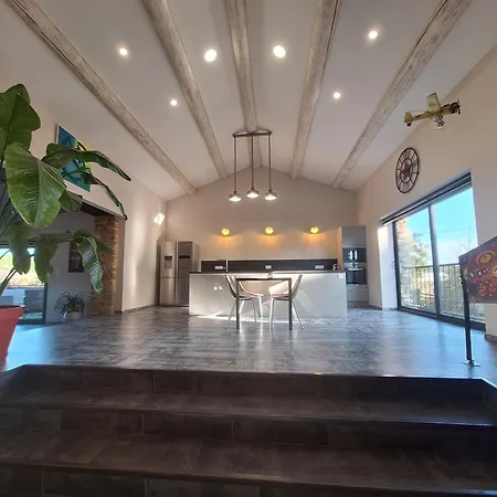 Chez Vero D'hotes & Maison En Pierre Contemporaine Гостевой дом *