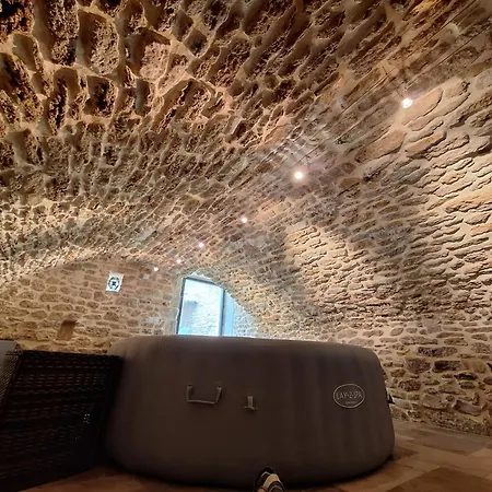 Гостевой дом Chez Vero D'hotes & Maison En Pierre Contemporaine Сюз-ла-Русс