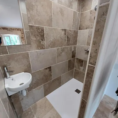Chez Vero D'hotes & Maison En Pierre Contemporaine Gasthuis